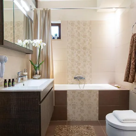 Thea Family 2 * Geni (Lefkada)