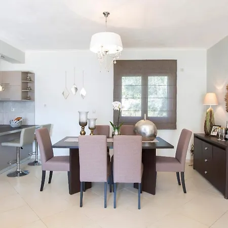 Thea Family 2 * Geni (Lefkada)