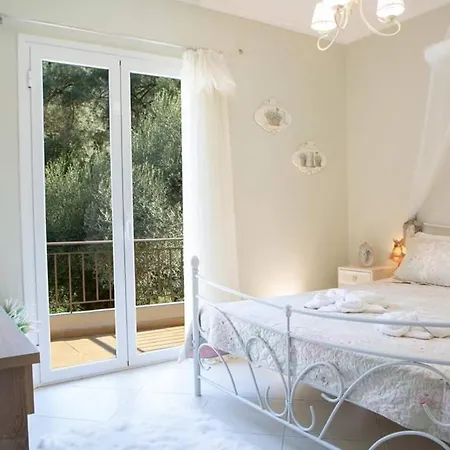 Thea Family 2 Apartment