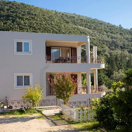 Thea Family 2 * Geni (Lefkada)